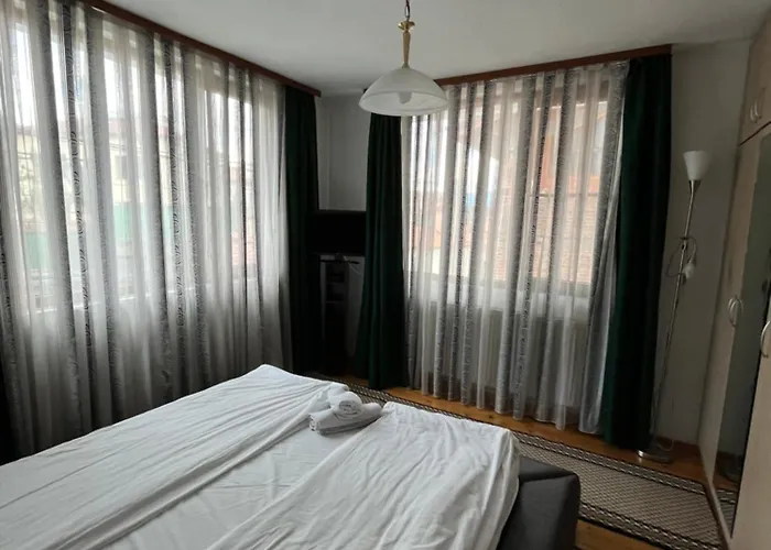 게스트하우스 Bayrakova *