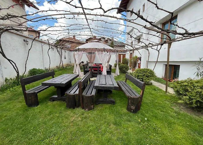 게스트하우스 Bayrakova