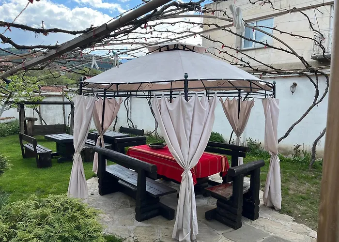 Bayrakova Къща за гости *