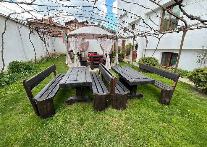 Bayrakova Къща за гости Добринище