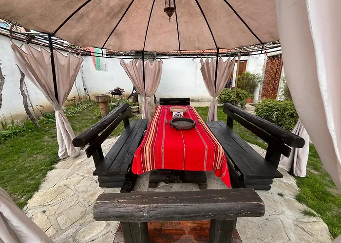 Къща за гости Bayrakova Добринище